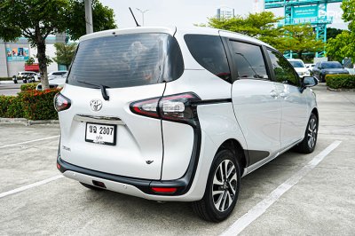 2022 Toyota SIENTA 1.5 V Wagon