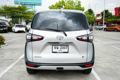 2022 Toyota SIENTA 1.5 V Wagon