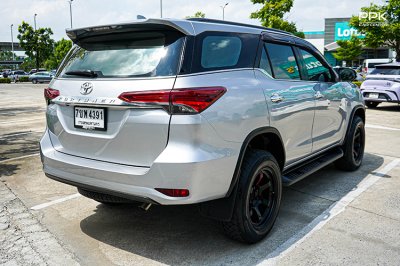 2015 Toyota FORTUNER 2.4  V SUV