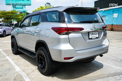 2015 Toyota FORTUNER 2.4  V SUV