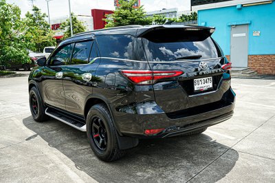 2021 TOYOTA FORTUNER 2.4 V 4WD