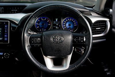 2016 TOYOTA HILUX REVO 2.4 G NAVI PRERUNNER DOUBLE CAB