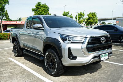 2023 Toyota Hilux Revo 2.4 Smart Cab Prerunner Mid