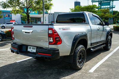 2023 Toyota Hilux Revo 2.4 Smart Cab Prerunner Mid