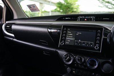 2023 Toyota Hilux Revo 2.4 Smart Cab Prerunner Mid