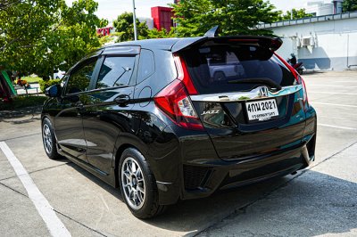 2015 Honda JAZZ 1.5 SV+