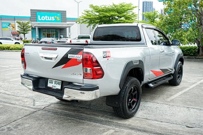 2015 TOYOTA HILUX REVO 2.4 G NAVI PRERUNNER SMART CAB