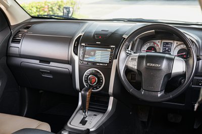 2014 ISUZU MU-X 3.0 4WD (DVD Navi)