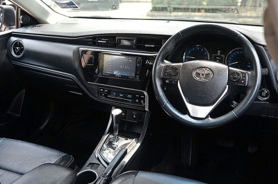 2019 TOYOTA COROLLA ALTIS 1.8 V Navi