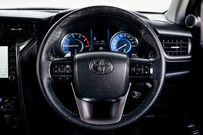 2021 TOYOTA FORTUNER 2.4 V 4WD