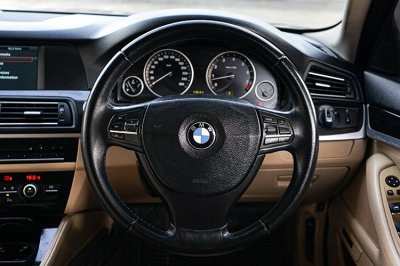 2011 BMW SERIES 5 523i