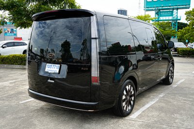 2025 Hyundai Staria 2.2 Premium with sunroof Van