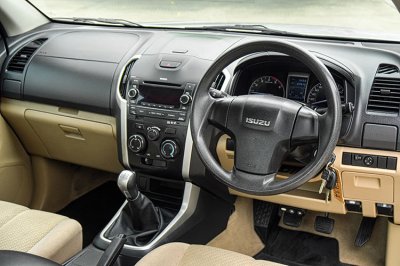 2016 ISUZU D-MAX 2.5 L  SPACECAB