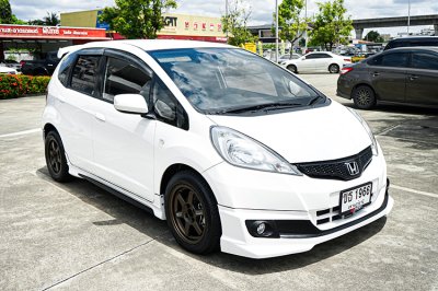 Honda JAZZ 1.5 (ปี 14-22) S Hatchback