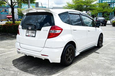 Honda JAZZ 1.5 (ปี 14-22) S Hatchback