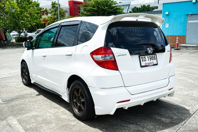 Honda JAZZ 1.5 (ปี 14-22) S Hatchback