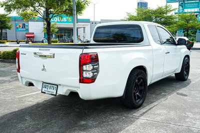 Mitsubishi TRITON 2.5 MEGA CAB (ปี 18-23) GLX Mega Cab Pickup