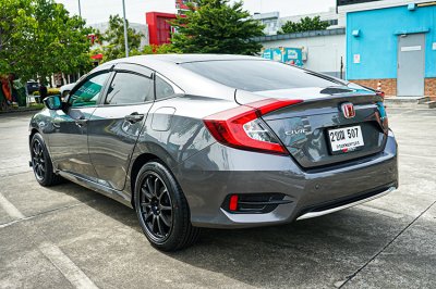 Honda CIVIC 1.8 FC E Sedan