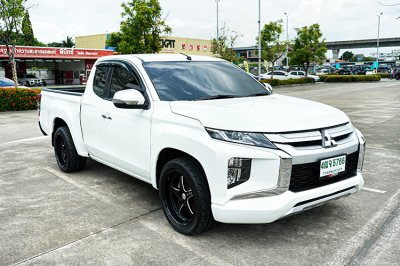 2022 Mitsubishi Triton 2.5 Mega Cab GLX