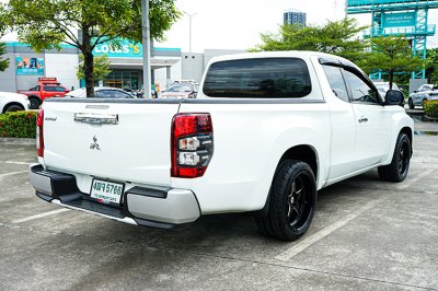 2022 Mitsubishi Triton 2.5 Mega Cab GLX