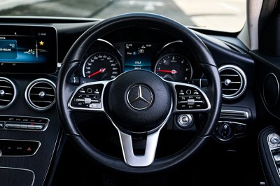 2019 BENZ C220d 2.0 AVANTGARDE W205