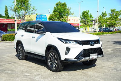 2023 TOYOTA FORTUNER 2.4 LEGENDER BLACK TOP 4WD