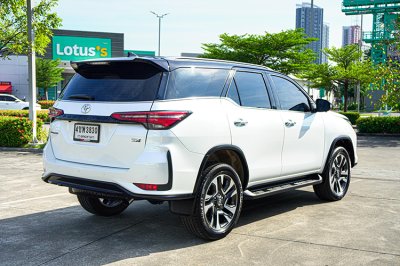 2023 TOYOTA FORTUNER 2.4 LEGENDER BLACK TOP 4WD