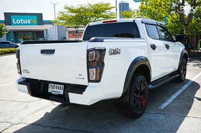 2022 Isuzu D-MAX 3.0 Cab-4  Vcross M 4WD Pickup