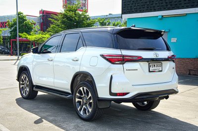 2023 TOYOTA FORTUNER 2.4 LEGENDER BLACK TOP 4WD