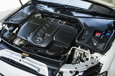 2019 Benz C220d 2.0 Avantgarde W205