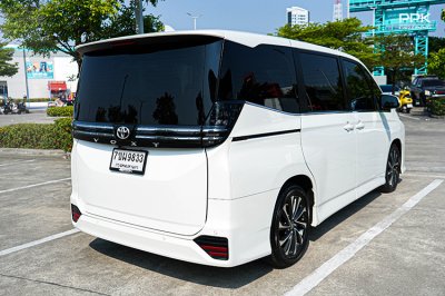 2022 Toyota VOXY 2.0 SZ Van