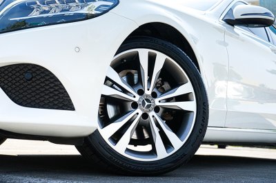 2019 Benz C220d 2.0 Avantgarde W205