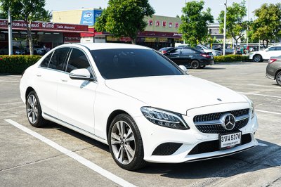 2019 Benz C220d 2.0 Avantgarde W205