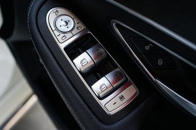 2019 Benz C220d 2.0 Avantgarde W205