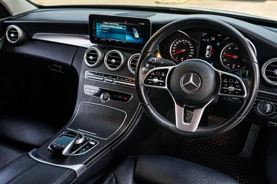 2019 Benz C220d 2.0 Avantgarde W205