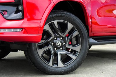 2022 Toyota Fortuner 2.8 GR Sport (Black Top) 4WD SUV