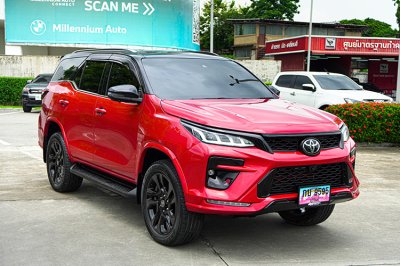 2022 Toyota Fortuner 2.8 GR Sport (Black Top) 4WD SUV