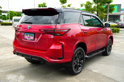 2022 Toyota Fortuner 2.8 GR Sport (Black Top) 4WD SUV