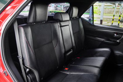 2022 Toyota Fortuner 2.8 GR Sport (Black Top) 4WD SUV
