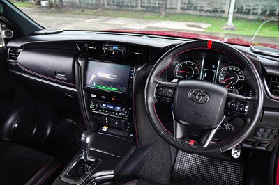 2022 Toyota Fortuner 2.8 GR Sport (Black Top) 4WD SUV