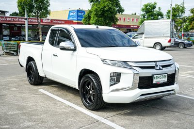 2022 Mitsubishi Triton 2.5 Mega Cab GLX