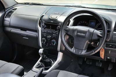 2015 ISUZU D-MAX 2.5 L โฉม HI-LANDER SPACECAB