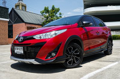 2019 Toyota YARIS 1.2  Mid Cross Hatchback