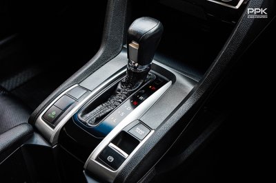 2016 Honda CIVIC 1.8 FC  EL Sedan