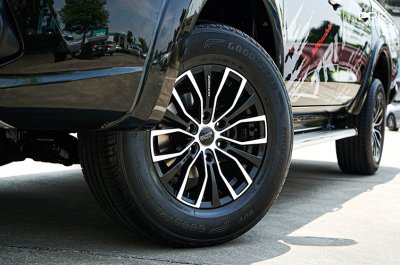 2015 Mitsubishi TRITON 2.4 Double Cab GLS Plus Navi Pickup