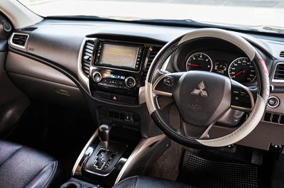 2015 Mitsubishi TRITON 2.4 Double Cab GLS Plus Navi Pickup