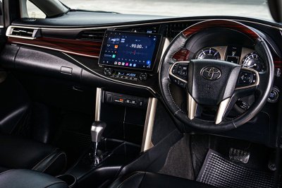 2017 Toyota Innova 2.8 Crysta V Wagon