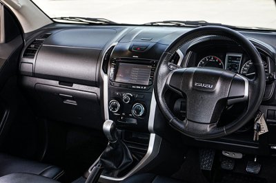 2015 ISUZU D-MAX 2.5 VGS Z HI-LANDER SPACECAB