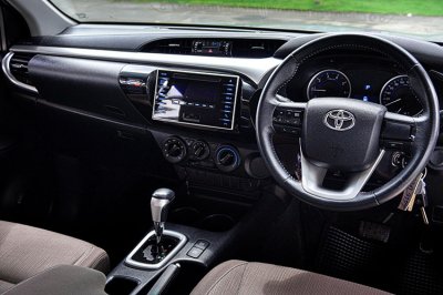 2017 TOYOTA HILUX REVO 2.4 E PRERUNNER DOUBLE CAB