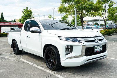 2020 Mitsubishi Triton 2.5 Mega Cab GLX